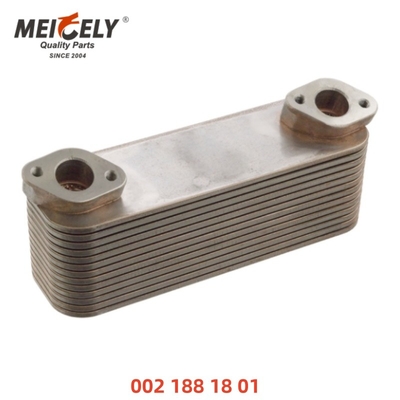 Solução de refrigeração profissional 002 188 18 01 Refrigerador de óleo de motor para MERCEDES-BENZ